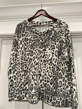 Jodifl Leopard Print Top Med Gray Animal Print Long Sleeve Soft Boutique Sweater